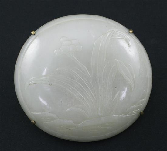 A Chinese pale celadon jade oval plaque, 18th / 19th century, 7.3cm.